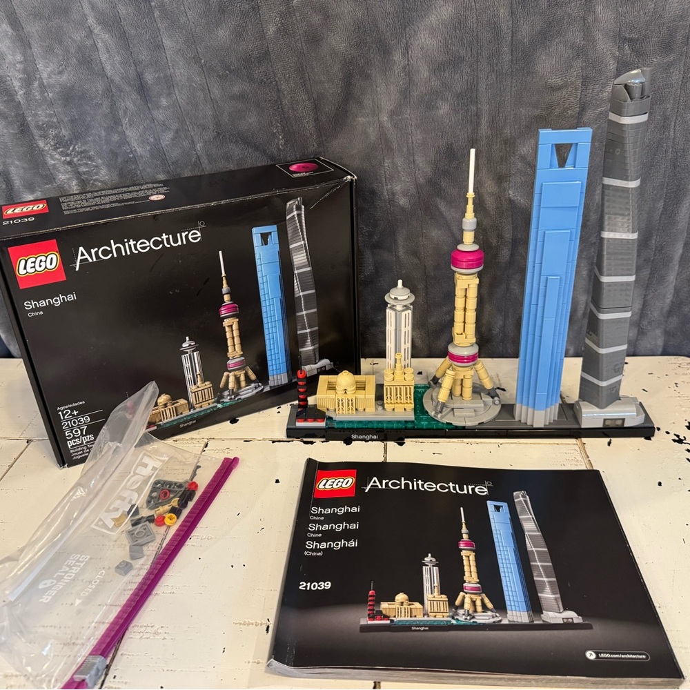 LEGO Architecture Shanghai Skyline Set complete with box and instructions.